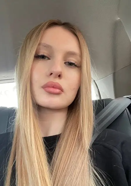 Я Кристина, 18, из Астрахани, ищу знакомство для вирта