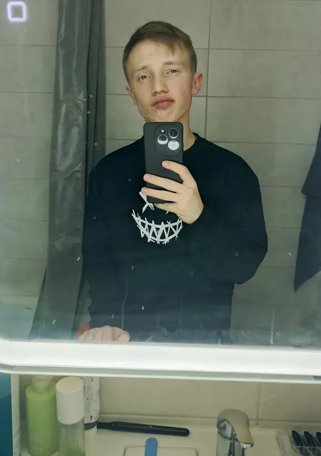 Я Дмитрий, 21, знакомлюсь на одну ночь в Ульяновске