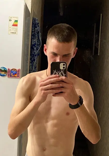 Я Денис, 21, из Нижнего Тагила, ищу знакомство для постоянных отношений