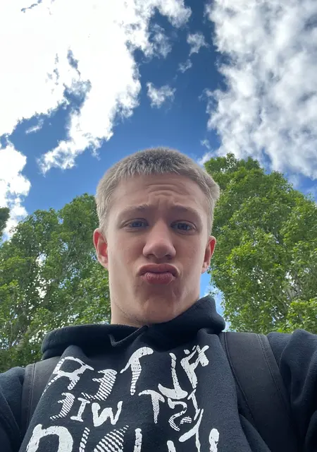 Я Максим, 19, из Липецка, ищу знакомство для дружбы