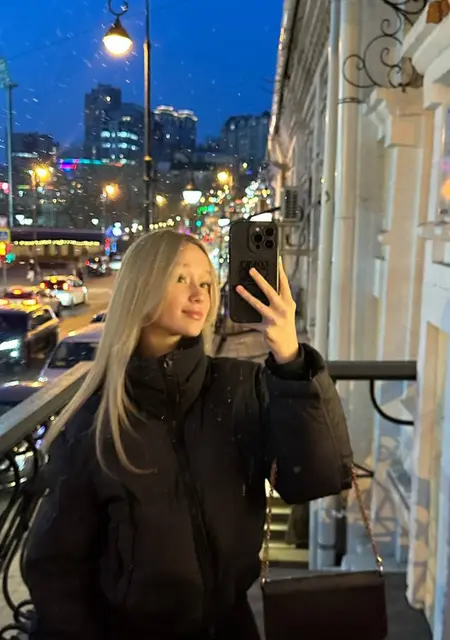 Ангелина из Хабаровска, мне 19, познакомлюсь для вирта
