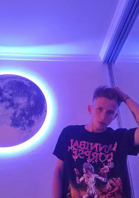 Я Данил, 21, из Санкт-Петербурга, ищу знакомство для постоянных отношений