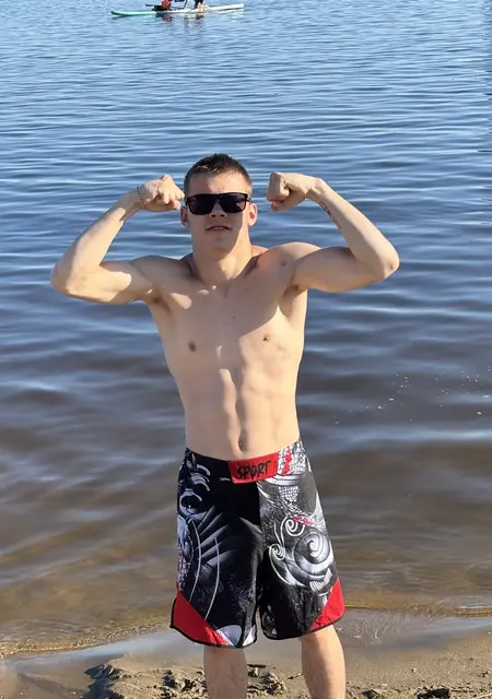 Я Артем, 18, из Галича, ищу знакомства на одну ночь