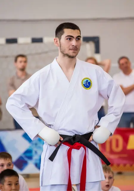 Я Артур, 20, знакомлюсь без обязательств в Астрахани