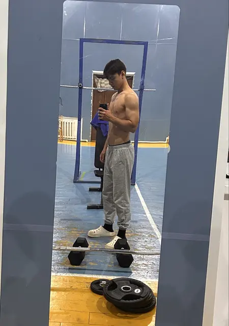 Я Руслан, 18, из Нижнего Новгорода, ищу знакомства без обязательств