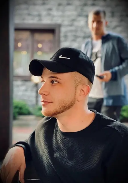 Артур из Норильска, ищу на сайте знакомства на одну ночь