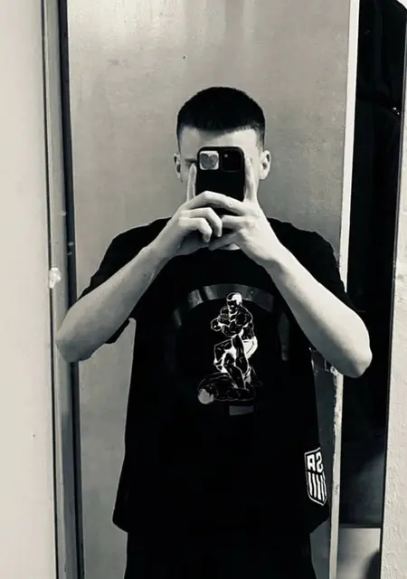 Даниил из Волгограда, мне 18, познакомлюсь без обязательств