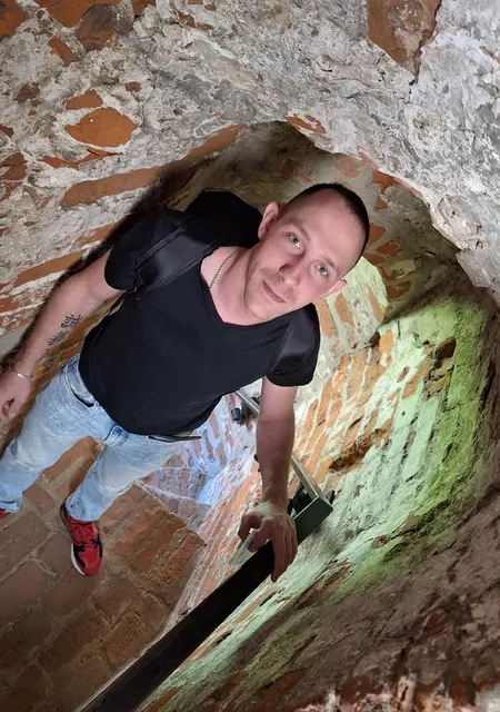 Я Дмитрий, 24, из Москвы, ищу знакомство для постоянных отношений