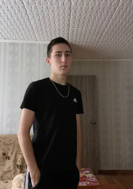 Я Кирилл, 20, из Чебоксар, ищу знакомства без обязательств