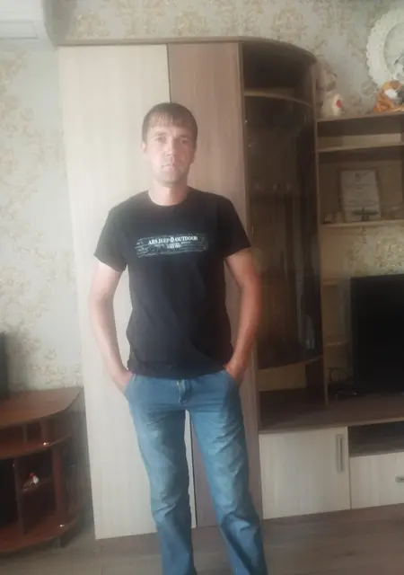 Сергей из Славянска-на-Кубани, мне 34, познакомлюсь на одну ночь