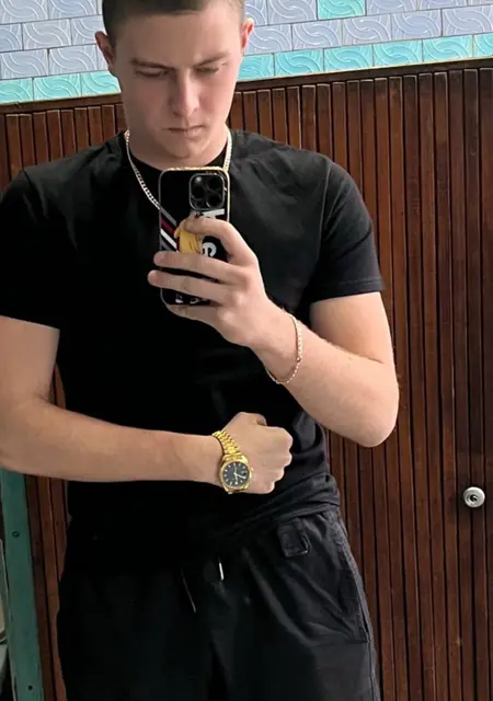 Володя из Саратова, ищу на сайте знакомства на одну ночь