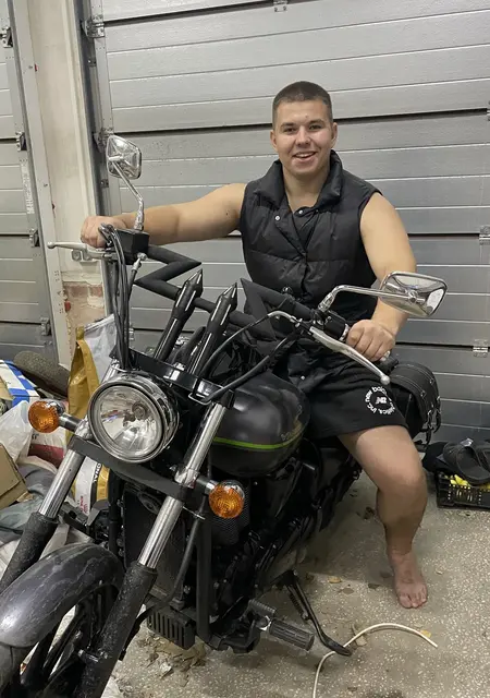 Я Максим, 20, знакомлюсь на одну ночь в Челябинске