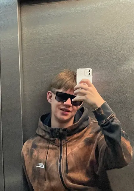 Глеб из Воронежа, ищу на сайте знакомства на одну ночь