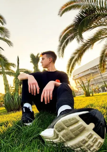 Я Михаил, 21, из Махачкалы, ищу знакомство для постоянных отношений