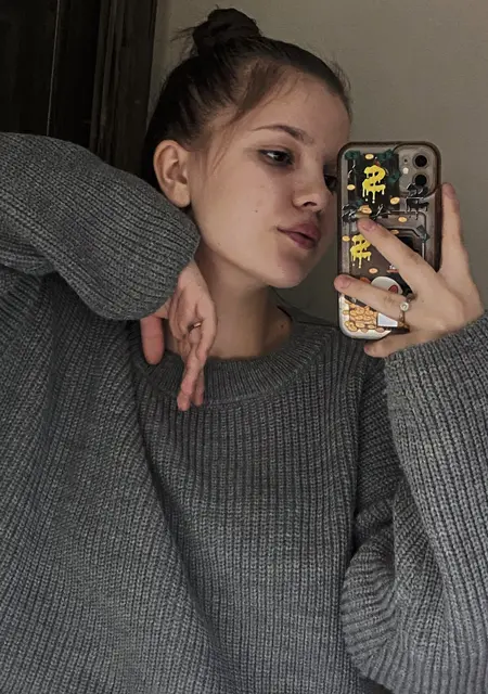 Я Виола, 19, из Краснодара, ищу знакомство для постоянных отношений