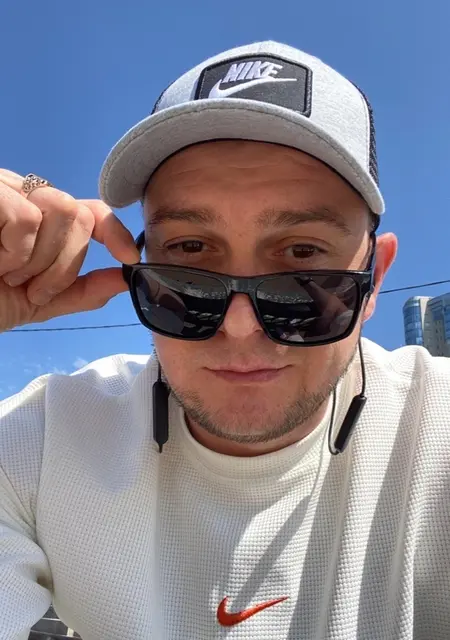 Денис из Лениногорска, мне 36, познакомлюсь для приятного времяпровождения