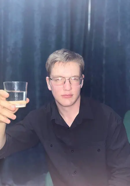 Я Артем, 20, знакомлюсь на одну ночь в Чите