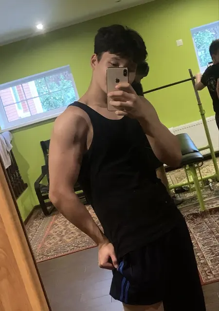 Алеша из Санкт-Петербурга, мне 20, познакомлюсь для вирта