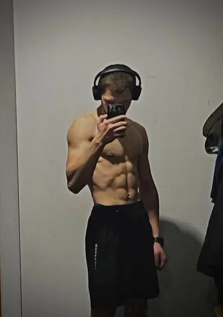 Роман из Мурманска, ищу на сайте знакомства на одну ночь