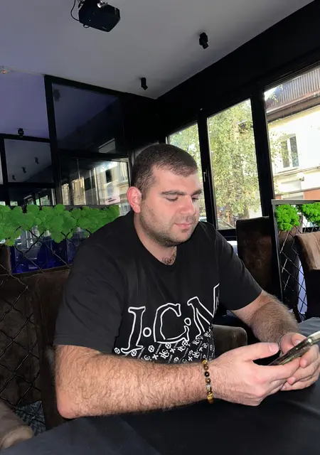 Мурад из Владикавказа, мне 32, познакомлюсь на одну ночь