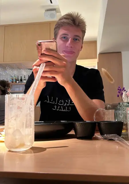 Эрик из Брянска, ищу на сайте знакомства на одну ночь