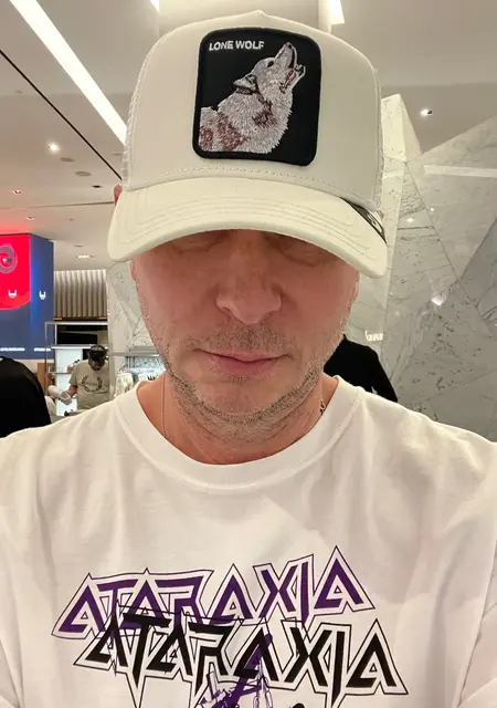 Я Oleg, 46, знакомлюсь для открытые отношения в Таганроге