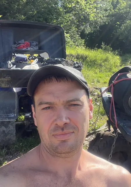 Я Юрий, 41, из Красноярска, ищу знакомство для приятного времяпровождения