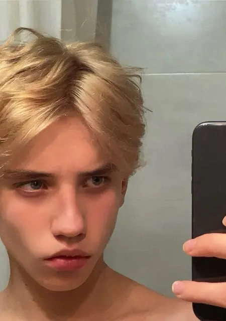 Я Тема, 19, из Хабаровска, ищу знакомство для вирта