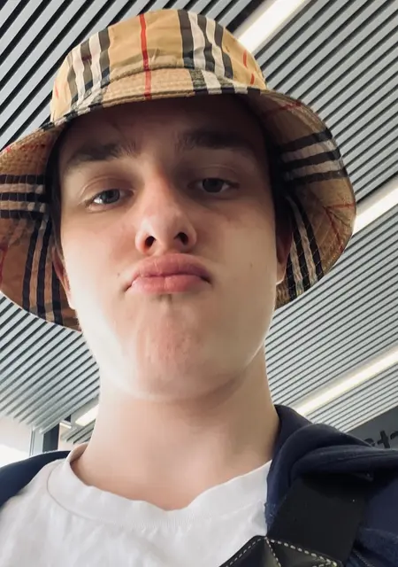 Виктор из Рязани, ищу на сайте знакомства на одну ночь