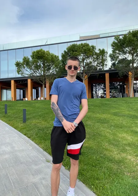Я Илья, 21, знакомлюсь для общения в Ялте