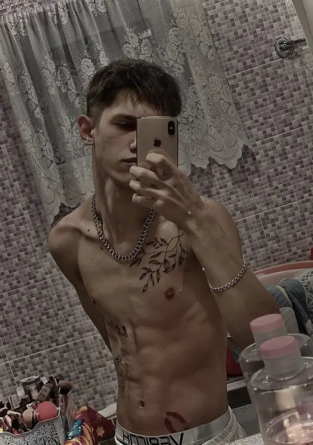 Никита из Пятигорска, ищу на сайте знакомства на одну ночь