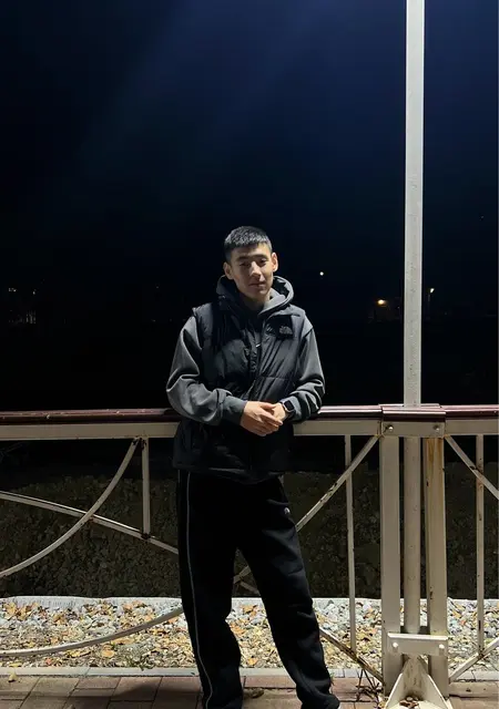 Руслан из Владивостока, мне 19, познакомлюсь для открытые отношения