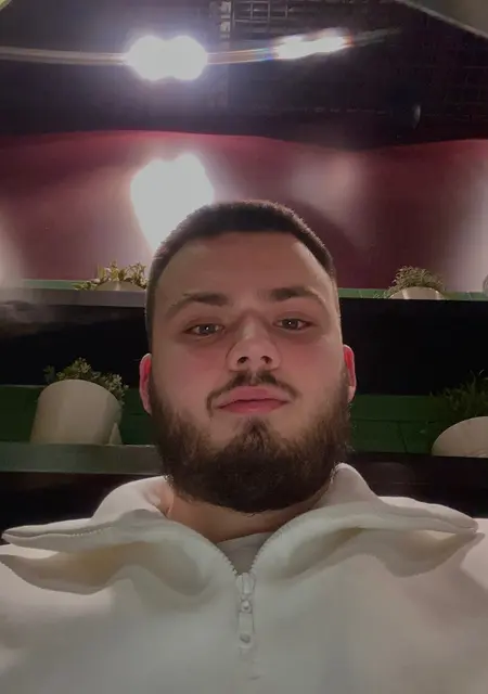 Я Юра, 21, знакомлюсь на одну ночь в Рыбинске