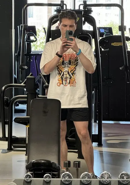 Игорь из Москвы, мне 32, познакомлюсь для общения