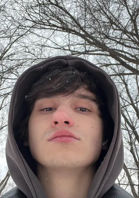 Я Димк, 18, знакомлюсь на одну ночь в Новосибирске