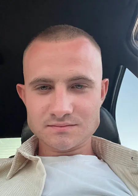 Дмитрий из Мурманска, мне 21, познакомлюсь на одну ночь