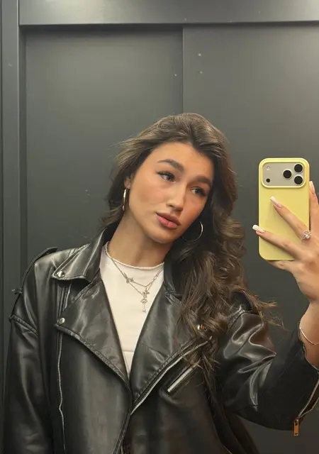 Я Анечка, 19, из Москвы, ищу знакомство для совместных путешествий