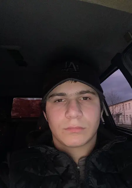 Я Артур, 21, из Краснодара, ищу знакомства без обязательств