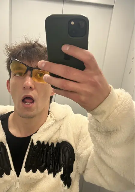Я Даниил, 21, из Ульяновска, ищу знакомства на одну ночь