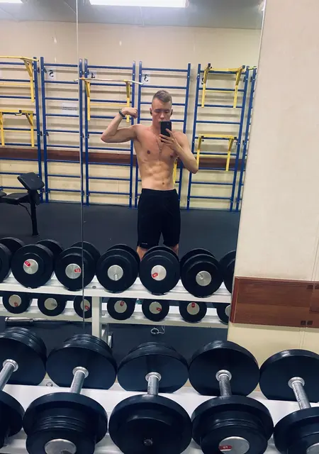 Я Андрей, 27, из Брянска, ищу знакомства без обязательств