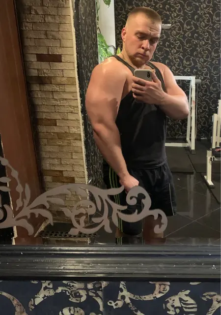 Я Дмитрий, 27, из Брянска, ищу знакомства без обязательств