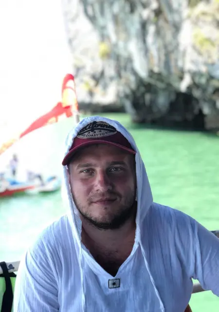 Александр из Арсеньева, ищу на сайте знакомства на одну ночь