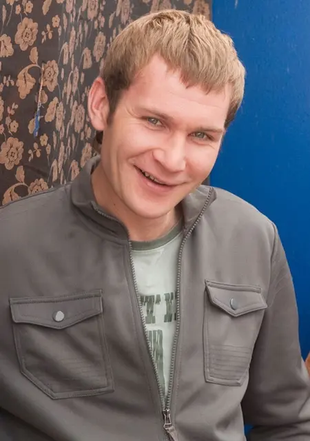 Я Радмир, 24, из Туймаз, ищу знакомства без обязательств