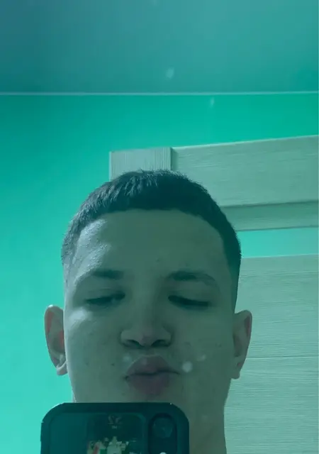 Макс из Елабуги, мне 20, познакомлюсь для открытые отношения