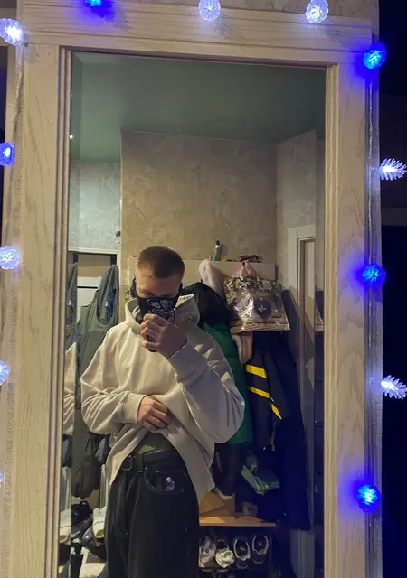 Я Саня, 21, из Тамбова, ищу знакомства без обязательств