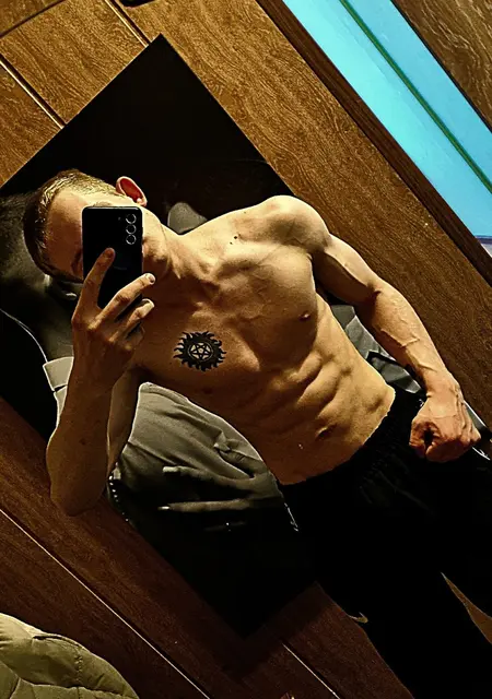 Я Сергей, 21, из Прокопьевска, ищу знакомства на одну ночь