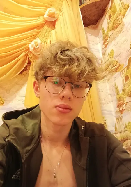 Я Андрей, 20, из Саранска, ищу знакомства без обязательств