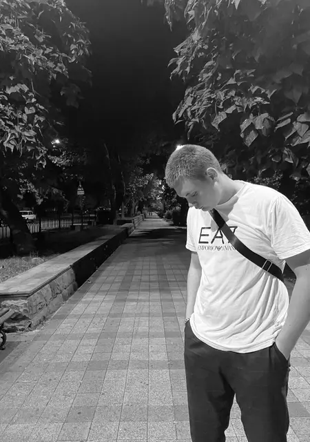 Я Ярослав, 23, из Туапсе, ищу знакомства на одну ночь