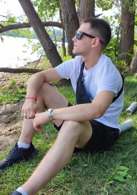 Тёма из Великого Новгорода, мне 24, познакомлюсь для открытые отношения