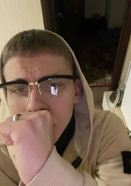 Я Влад, 19, из Москвы, ищу знакомство для приятного времяпровождения